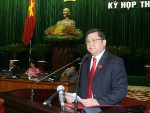 Chủ nhiệm Ủy ban Kinh tế của Quốc hội Nguyễn Văn Giàu trình bày Báo cáo của Ủy ban Thường vụ Quốc hội về kết quả giám sát. (Ảnh: Thống Nhất/TTXVN)