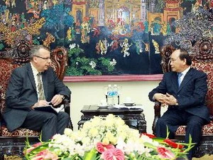 Phó Thủ tướng Nguyễn Xuân Phúc tiếp ông Yury Fedotov, Phó Tổng thư ký Liên hợp quốc. (Ảnh: Doãn Tấn/TTXVN)