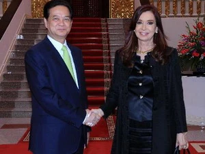 Thủ tướng Nguyễn Tấn Dũng hội kiến với Tổng thống Cristina Fernandez de Kirchner. (Ảnh: Đức Tám/TTXVN)