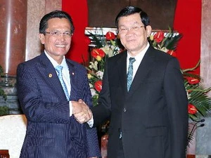 Chủ tịch nước Trương Tấn Sang tiếp ông Hagi Apong, Bộ trưởng Giáo dục kiêm Chủ tịch cơ quan Đầu tư Brunei. (Ảnh: Nguyễn Khang/TTXVN)