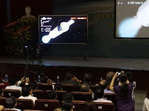 Quang cảnh buổi truyền hình trực tiếp tại Viện Hàn lâm Khoa học và Công nghệ Việt Nam. (Ảnh: Vũ Sinh/TTXVN)