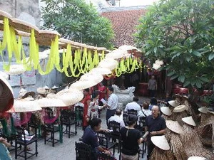 Một điểm du lịch tại phố cổ Hà Nội. (Ảnh: TTXVN)