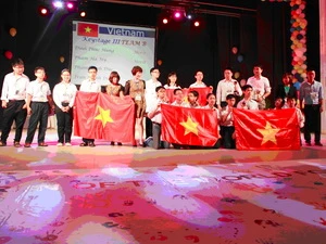 Đoàn Việt Nam tại Lễ trao giải Kỳ thi Toán quốc tế BIMC’2013. (Ảnh: Duy Trinh/Vietnam+)