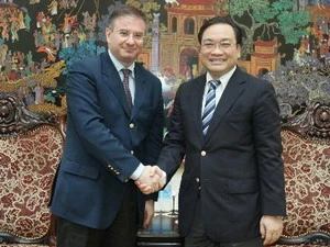 Phó Thủ tướng Hoàng Trung Hải tiếp Thứ trưởng Bộ Ngoại giao Italia Bruno Archi sang thăm và làm việc tại Việt Nam. (Ảnh: Lâm Khánh/TTXVN)