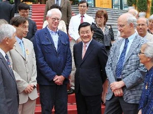 Chủ tịch nước Trương Tấn Sang tiếp Đoàn các nhà khoa học thế giới tham dự Chương trình “Gặp gỡ Việt Nam” lần thứ 9. (Ảnh: Nguyễn Khang/TTXVN)