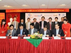 Lễ ký kết giữa Vietinbank và EVN Telecom. 