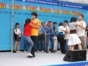 Thi khiêu vũ tại ngày sinh viên Việt Nam tại Hàn Quốc. (Ảnh: vsak.vn)