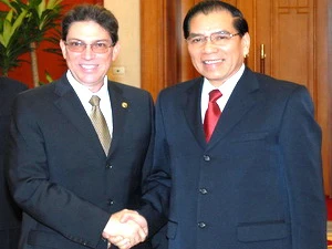 Tổng Bí thư Nông Đức Mạnh tiếp Bộ trưởng Ngoại giao Cộng hòa Cuba, Bruno Rodriguez Parrilla. (Ảnh: Nhan Sáng/TTXVN) 