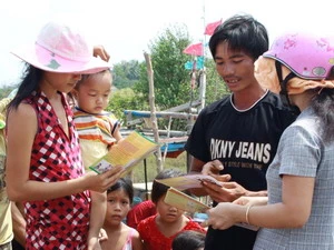 Tuyên truyền dân số, kế hoạch hóa gia đình ở tỉnh Bến Tre. (Ảnh: Dương Ngọc/TTXVN)
