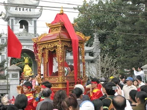 Quang cảnh lễ rước Vũ Công Thần Tổ (Vũ Hồn) ở làng tiến sỹ Mộ Trạch. (Ảnh: Nguyễn Cường/Vietnam+)