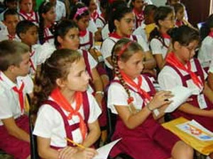 Học sinh Cuba trong một lớp học ngoại khóa. (Nguồn: Internet)