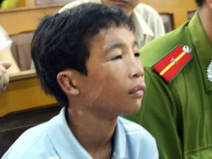 Cháu Hào Anh tại phiên tòa xét xử vợ chồng Giang-Thơm. (Ảnh: Lê Huy Hải/TTXVN)