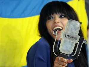 Ca sỹ Loreen với chiếc cúp lưu niệm của cuộc thi Eurovision 2012. (Nguồn: Getty Images)