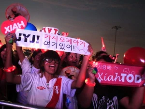 Sự hâm mộ cuồng nhiệt nhóm nhạc K-pop, JYJ ở Lima. Peru. (Nguồn: Reuters)