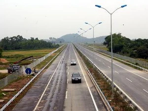 Đường cao tốc Cầu Giẽ-Ninh Bình trong ngày thông xe. (Ảnh: Huy Hùng/TTXVN)