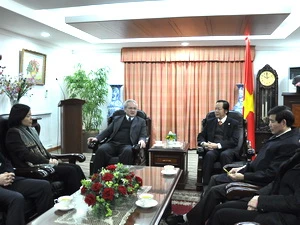 Đại sứ Việt Nam tại Hàn Quốc Trần Trọng Toàn tiếp đoàn công tác của Bộ Lao động Thương binh và Xã hội ngày 25/12. (Ảnh: Việt Cường/Vietnam+)