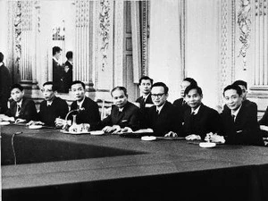 Ông Xuân Thủy, đại diện Chình phủ Việt Nam Dân chủ Cộng hòa và các cố vấn tại phiên đàm phán chính thức giữa Việt Nam và Hoa Kỳ ngày 13/05/1968. (Ảnh Tư liệu/TTXVN)