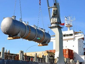 Công ty công nghiệp nặng Doosan – Vina xuất khẩu 140 tấn thiết bị bồn áp suất sang Turkmenistan. (Ảnh: Thanh Long/TTXVN)