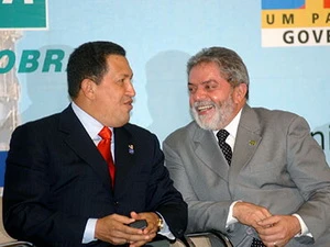 Ông Lula cùng cố Tổng thống Venezuela Hugo Chávez (nguồn: Questión Digital)