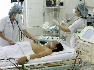 Điều trị bệnh nhân bị cúm A/H1N1 tại Khoa Hồi sức tích cực Bệnh viện bệnh Nhiệt đới Thành phố Hồ Chí Minh. Ảnh minh họa. (Nguồn: TTXVN) 
