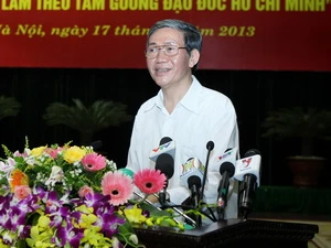 Ông Đinh Thế Huynh, Ủy viên Bộ Chính trị, Bí thư Trung ương Đảng, Trưởng Ban Tuyên giáo Trung ương phát biểu kết luận Hội nghị. (Ảnh : Lâm Khánh/TTXVN)