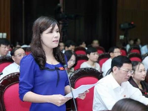 Đại biểu Quốc hội tỉnh Yên Bái Nguyễn Thị Bích Nhiệm phát biểu ý kiến. (Ảnh: Lâm Khánh/TTXVN)