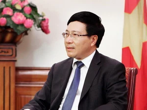 Bộ trưởng Ngoại giao Phạm Bình Minh trả lời phỏng vấn báo chí về chuyến thăm Trung Quốc của Chủ tịch nước. (Ảnh: Lâm Khánh/TTXVN)