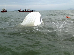 Chiếc tàu bị chìm tại vùng biển Cần Giờ. (Nguồn: TTXVN)