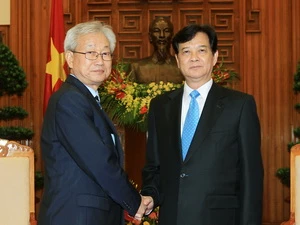 Thủ tướng Nguyễn Tấn Dũng tiếp Đại sứ Hàn Quốc Jun Dae Joo đến chào xã giao nhân nhiệm kỳ công tác tại Việt Nam. (Ảnh: Đức Tám/TTXVN)