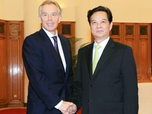 Thủ tướng Nguyễn Tấn Dũng tiếp nguyên Thủ tướng Anh Tony Blair tháng 3/2013. (Ảnh: Đức Tám/TTXVN)