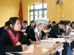 Giờ học của học sinh Trường Phổ thông dân tộc nội trú huyện Mường Nhé (Điện Biên). (Ảnh: Quý Trung/TTXVN)