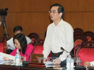 Tổng Kiểm toán Nhà nước Nguyễn Hữu Vạn trình bày các tờ trình. (Ảnh: Phương Hoa/TTXVN)