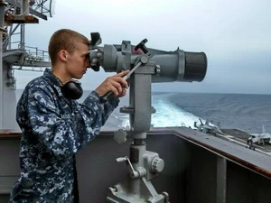 Một lính hải quân Mỹ trên tàu USS George Washington trên vùng biển Thái Bình Dương, tháng 10/2013. (Nguồn: AFP)