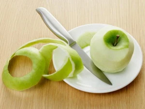 Vỏ táo có tác dụng ngăn ngừa nguy cơ béo phì. (Nguồn: Internet)