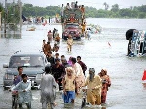 Lũ lụt tại Pakistan cướp đi sinh mạng của 371 người. (Ảnh: AFP) 