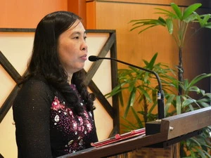 Bà Hoàng Thị Quỳnh Lưu phát biểu tại buổi giao lưu. (Ảnh: Xuân Triển/Vietnam+)
