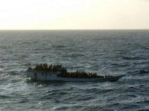 Một chiếc tàu chở người tị nạn ngoài khơi bờ biển phía bắc của Australia. (Nguồn: AFP)