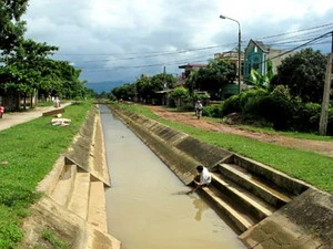 Kênh Đại thủy nông Nậm Rốm phục vụ điều tiết nước cho cánh đồng Mường Thanh. (Nguồn: baodienbienphu.info)