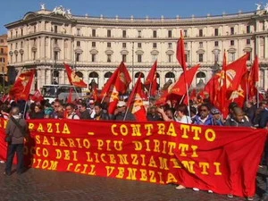Một cuộc biểu tình của người dân Italy hồi tháng 5. (Nguồn: bbc.co.uk)