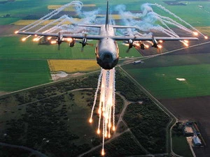 Lockheed C-130 Hercules. (Nguồn: efluids.com) 