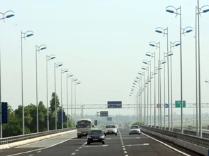 Một đoạn đường cao tốc Cầu Cầu Giẽ-Ninh Bình. (Ảnh: TTXVN)
