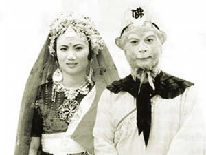 Vợ chồng Lục Tiểu Linh Đồng và Vu Hồng trong phim. (Ảnh: Internet)
