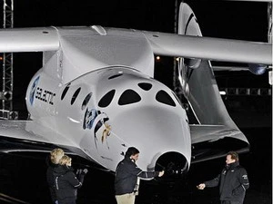 SpaceShipTwo có chiều dài 18m, thân màu trắng. (Ảnh: Getty Images)