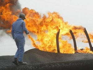 Mỏ dầu Rumaila ở phía Nam Iraq. (Ảnh: AFP)