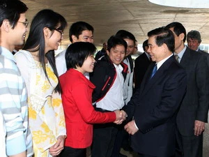 Ngày 19/5, Chủ tịch nước Nguyễn Minh Triết đến thăm trường đại học Bách khoa Lausanne, nơi đang có nhiều sinh viên Việt Nam học tập. (Ảnh: Nguyễn Khang/TTXVN) 