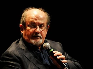 Nhà thơ người Anh Salman Rushdie. (Nguồn: Getty Images)