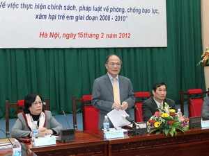 Chủ tịch Quốc hội Nguyễn Sinh Hùng đến dự và phát biểu Phiên họp giải trình của Chính phủ tại Ủy ban Văn hoá, Giáo dục, Thanh niên, Thiếu niên và Nhi đồng của Quốc hội. (Ảnh: Nhan Sáng/TTXVN)