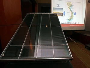 Máy lọc nước bằng năng lượng mặt trời. (Ảnh: Hoàng Anh Tuấn/Vietnam+)