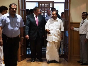 Bộ trưởng Quốc phòng Mỹ Leon Panetta gặp Bộ trưởng Quốc phòng Ấn Độ A.K. Antony. (Nguồn: Reuters)