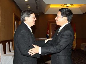 Bộ trưởng Ngoại giao Phạm Bình Minh tiếp Bộ trưởng Ngoại giao Cộng hòa Cuba Bruno Rodriguez Parrilla. (Ảnh: An Đăng/TTXVN)